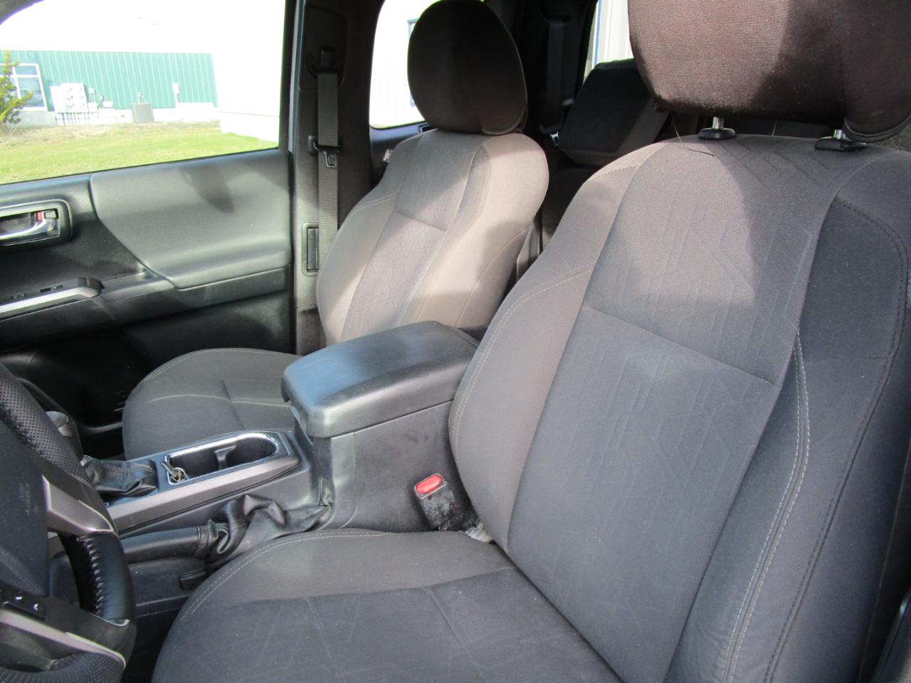 Toyota Tacoma TRD Sport Access Cab 6' Bed V6 4x4 AT (Natl) 2017