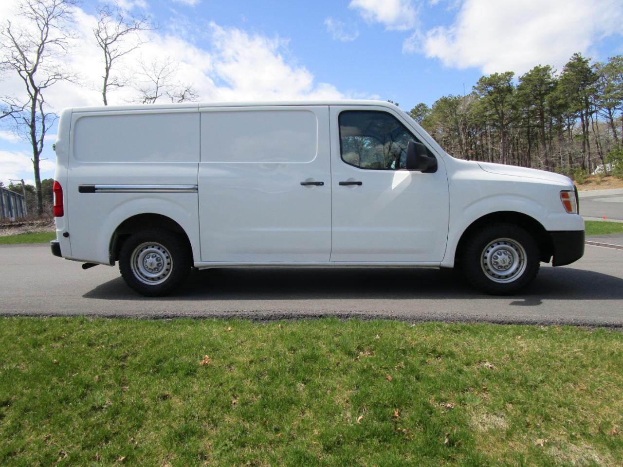 Nissan NV Cargo 2500 HD SV V6 2017