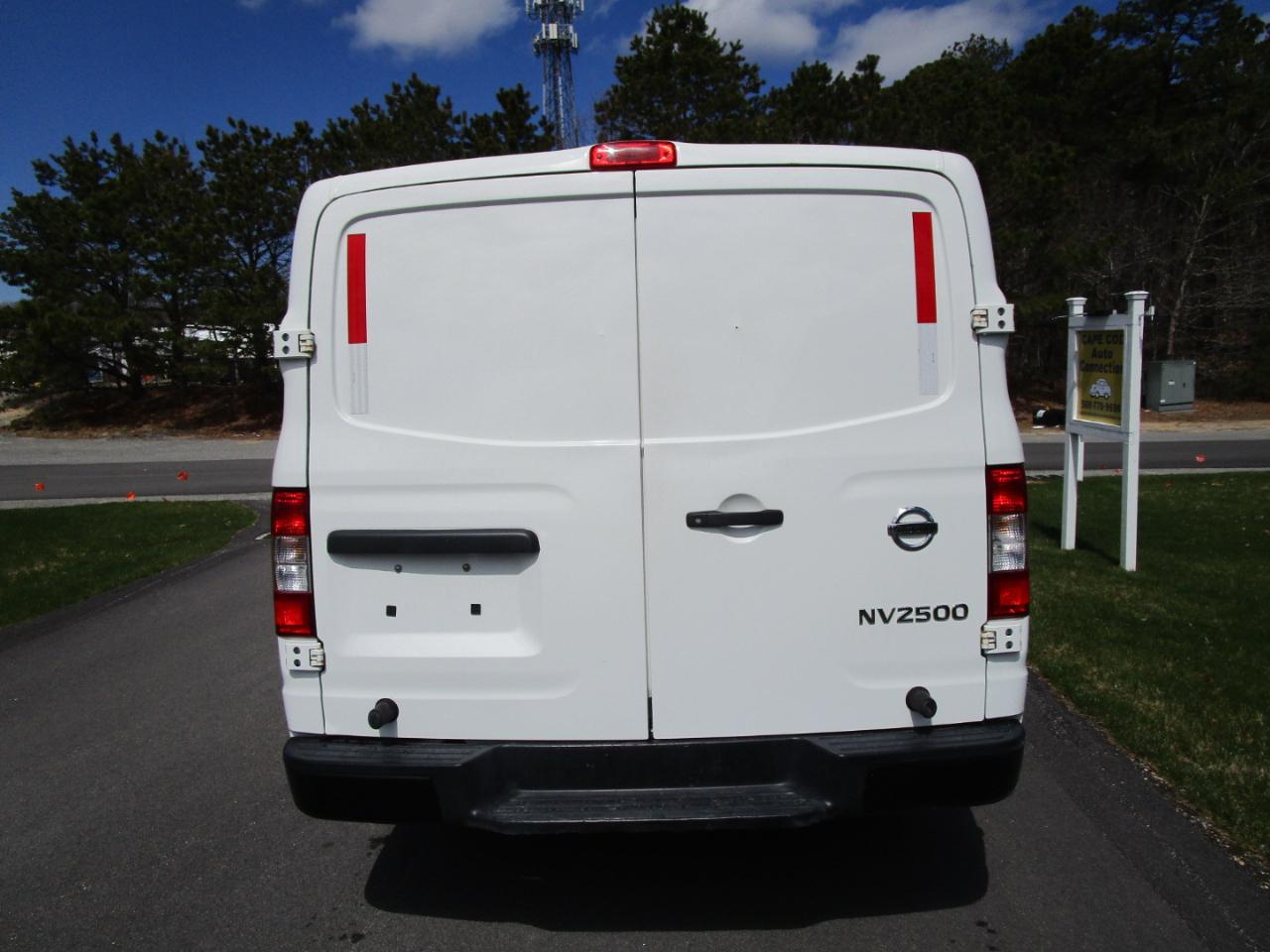 Nissan NV Cargo 2500 HD SV V6 2017