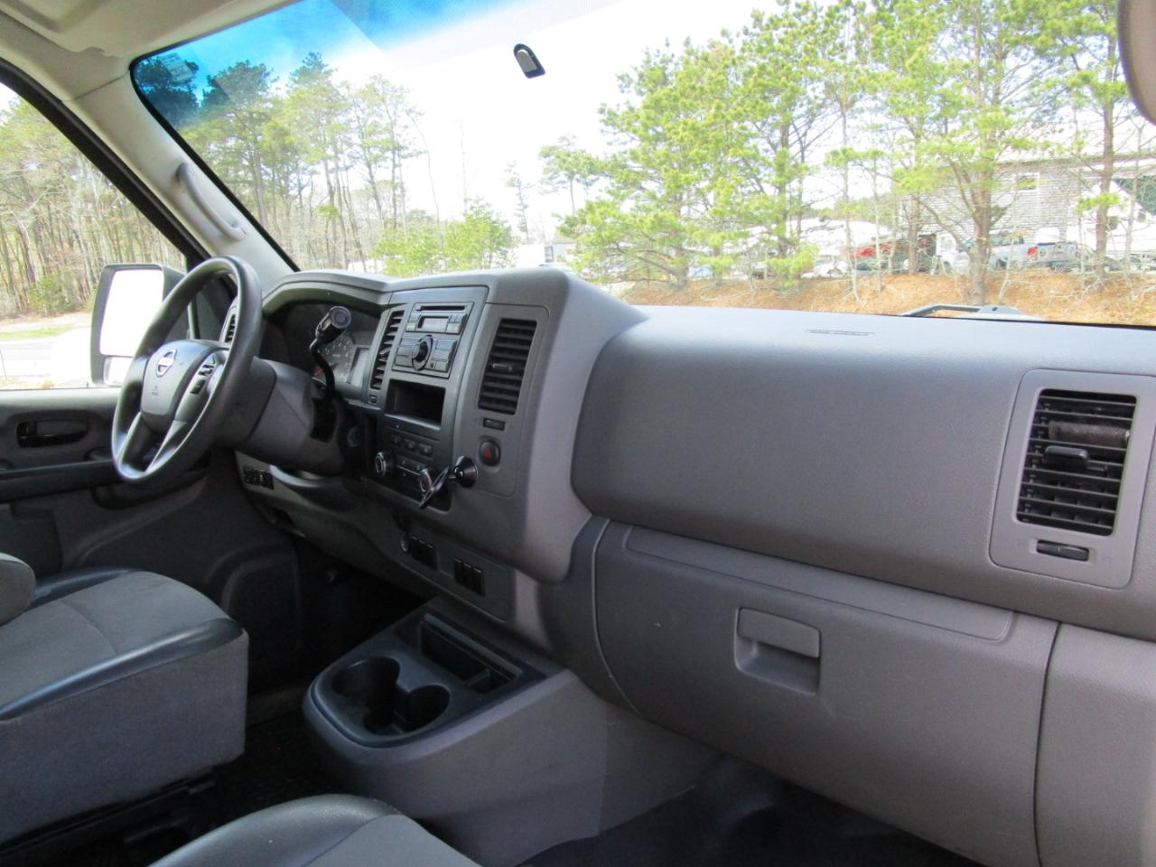 Nissan NV Cargo 2500 HD SV V6 2017