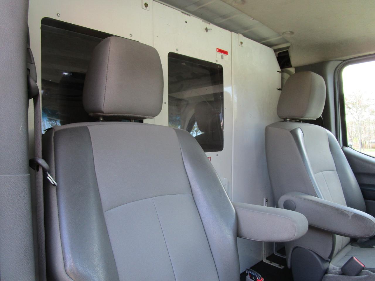 Nissan NV Cargo 2500 HD SV V6 2017