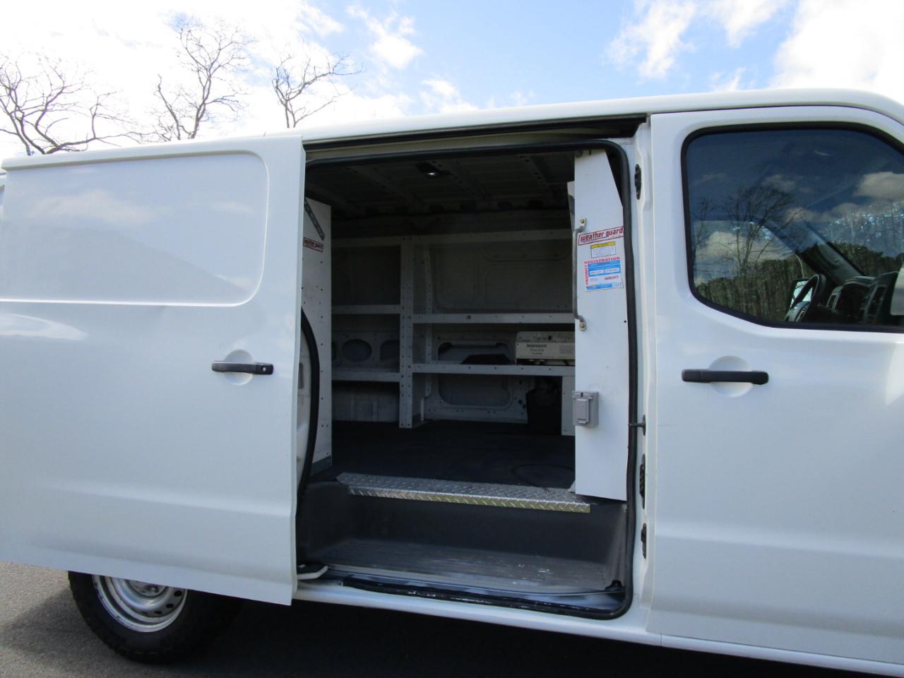 Nissan NV Cargo 2500 HD SV V6 2017