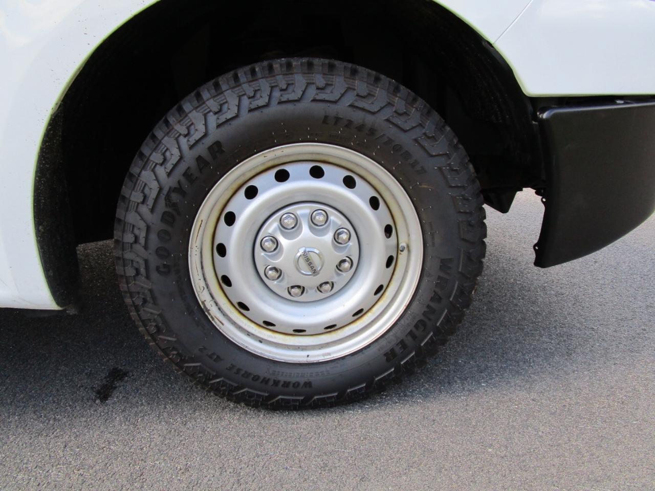 Nissan NV Cargo 2500 HD SV V6 2017