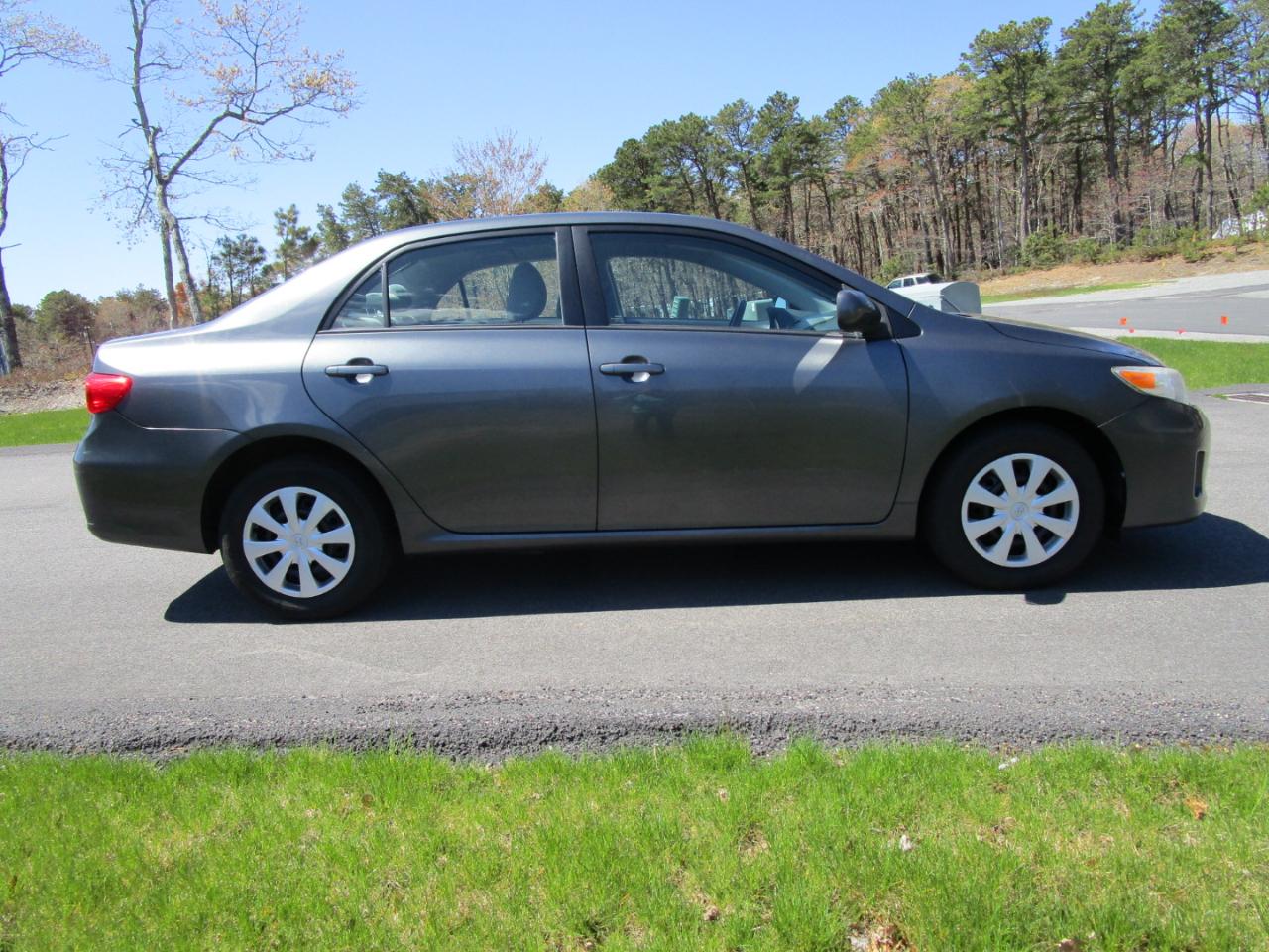 Toyota Corolla S 5-Speed MT 2011