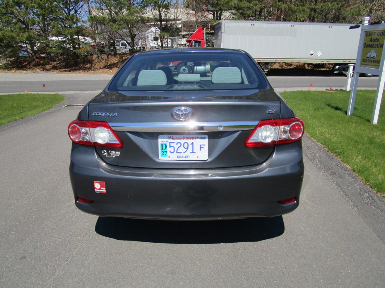 Toyota Corolla S 5-Speed MT 2011