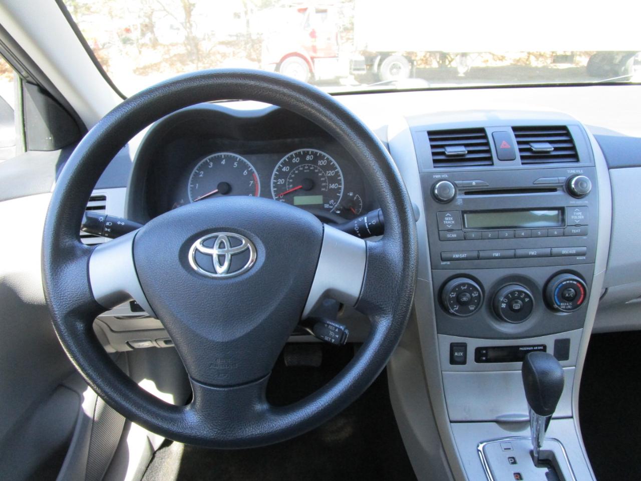 Toyota Corolla S 5-Speed MT 2011