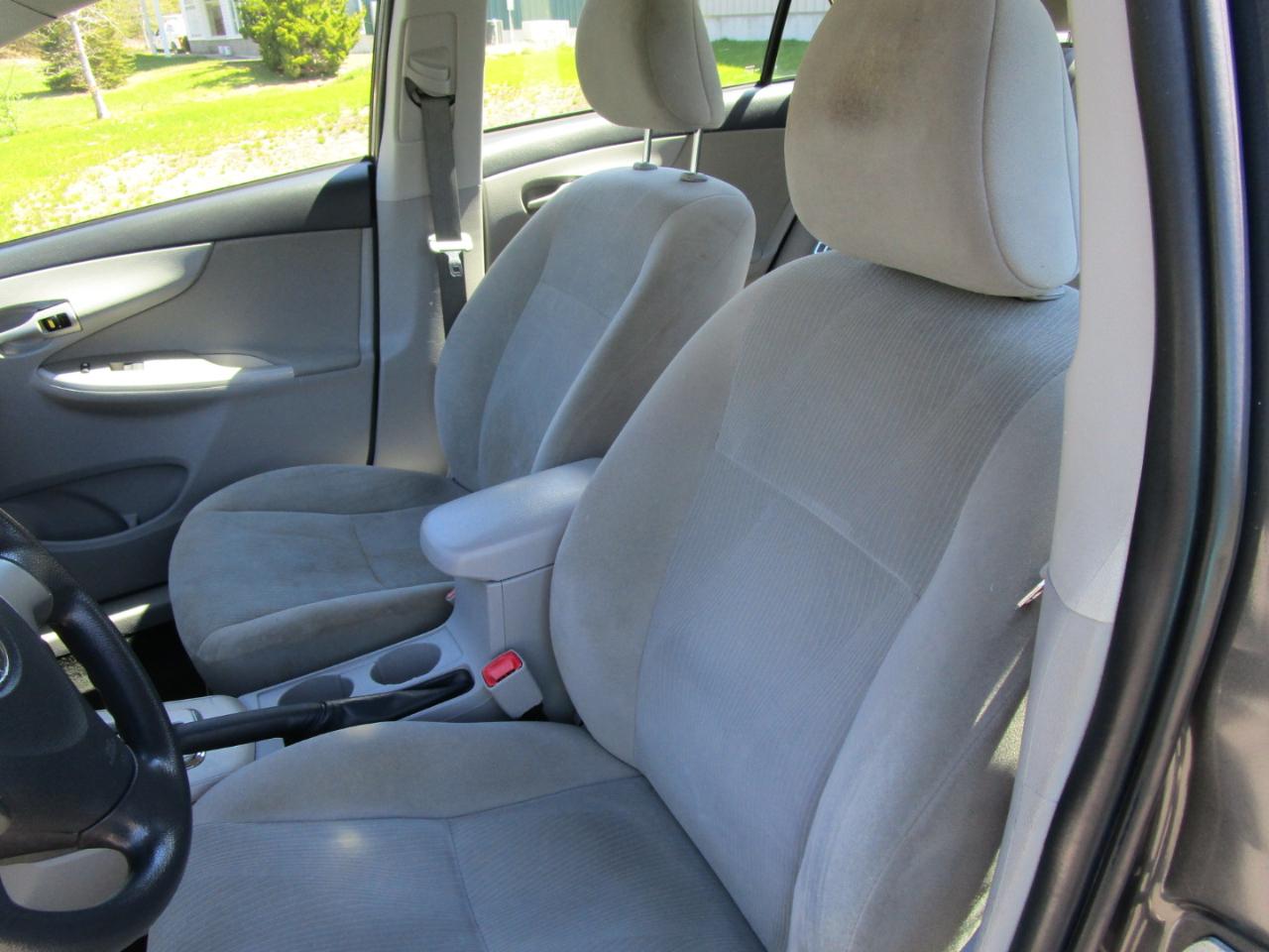 Toyota Corolla S 5-Speed MT 2011