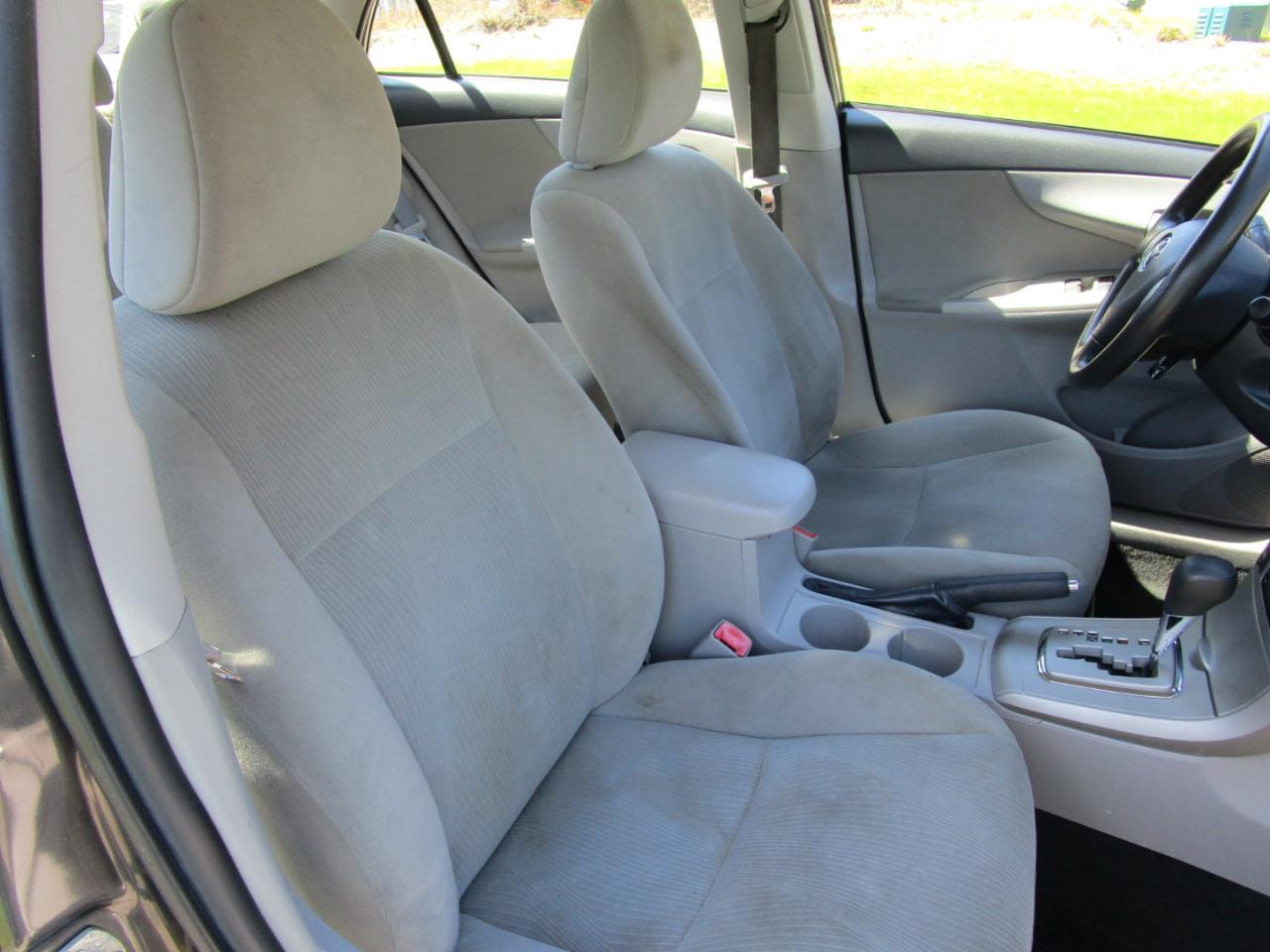 Toyota Corolla S 5-Speed MT 2011