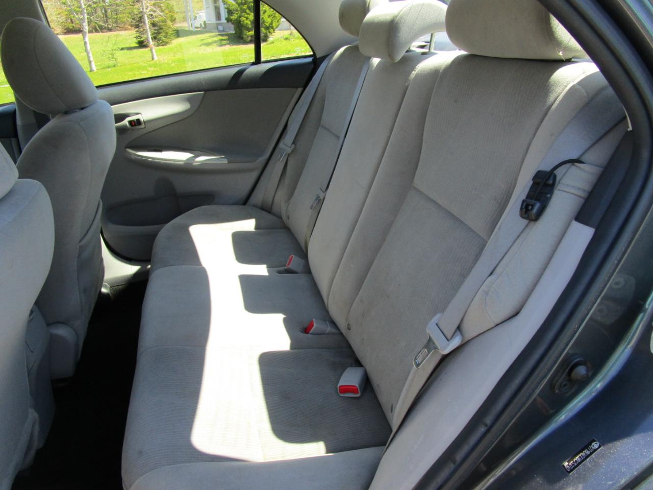 Toyota Corolla S 5-Speed MT 2011