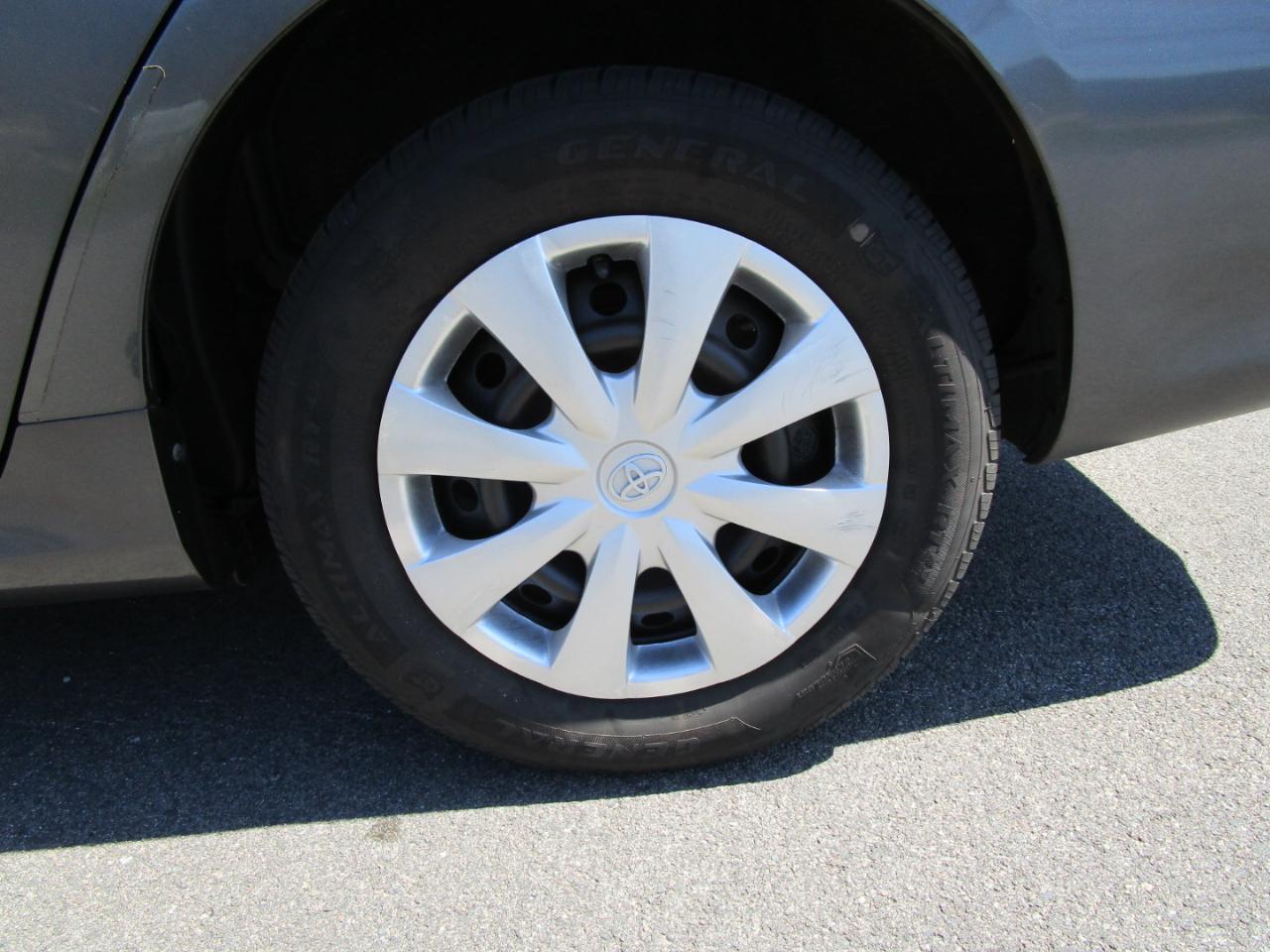 Toyota Corolla S 5-Speed MT 2011