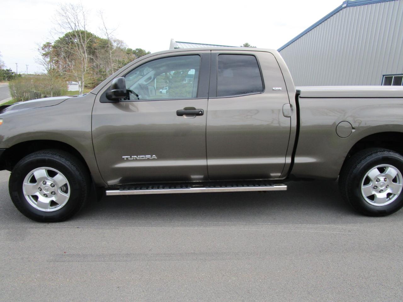 Toyota Tundra Tundra-Grade Double Cab 4.6L 4WD 2013