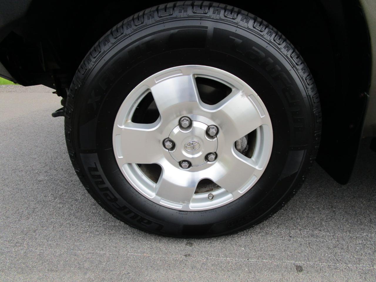 Toyota Tundra Tundra-Grade Double Cab 4.6L 4WD 2013