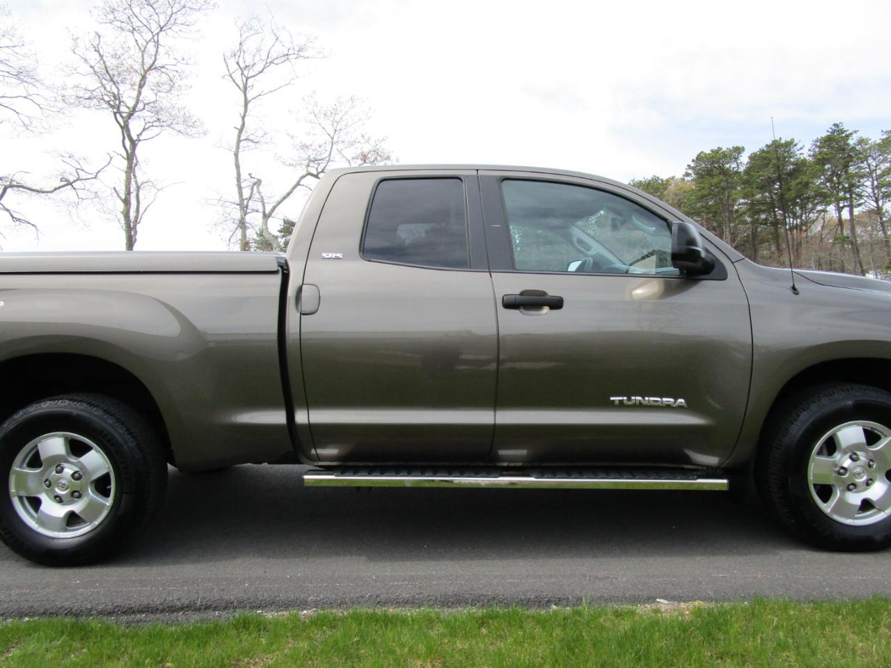 Toyota Tundra Tundra-Grade Double Cab 4.6L 4WD 2013