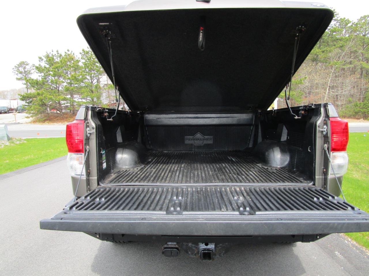 Toyota Tundra Tundra-Grade Double Cab 4.6L 4WD 2013