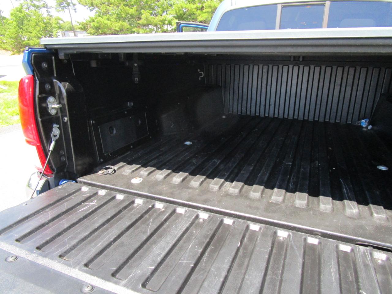 Toyota Tacoma SR5 Double Cab Long Bed V6 6AT 4WD 2017