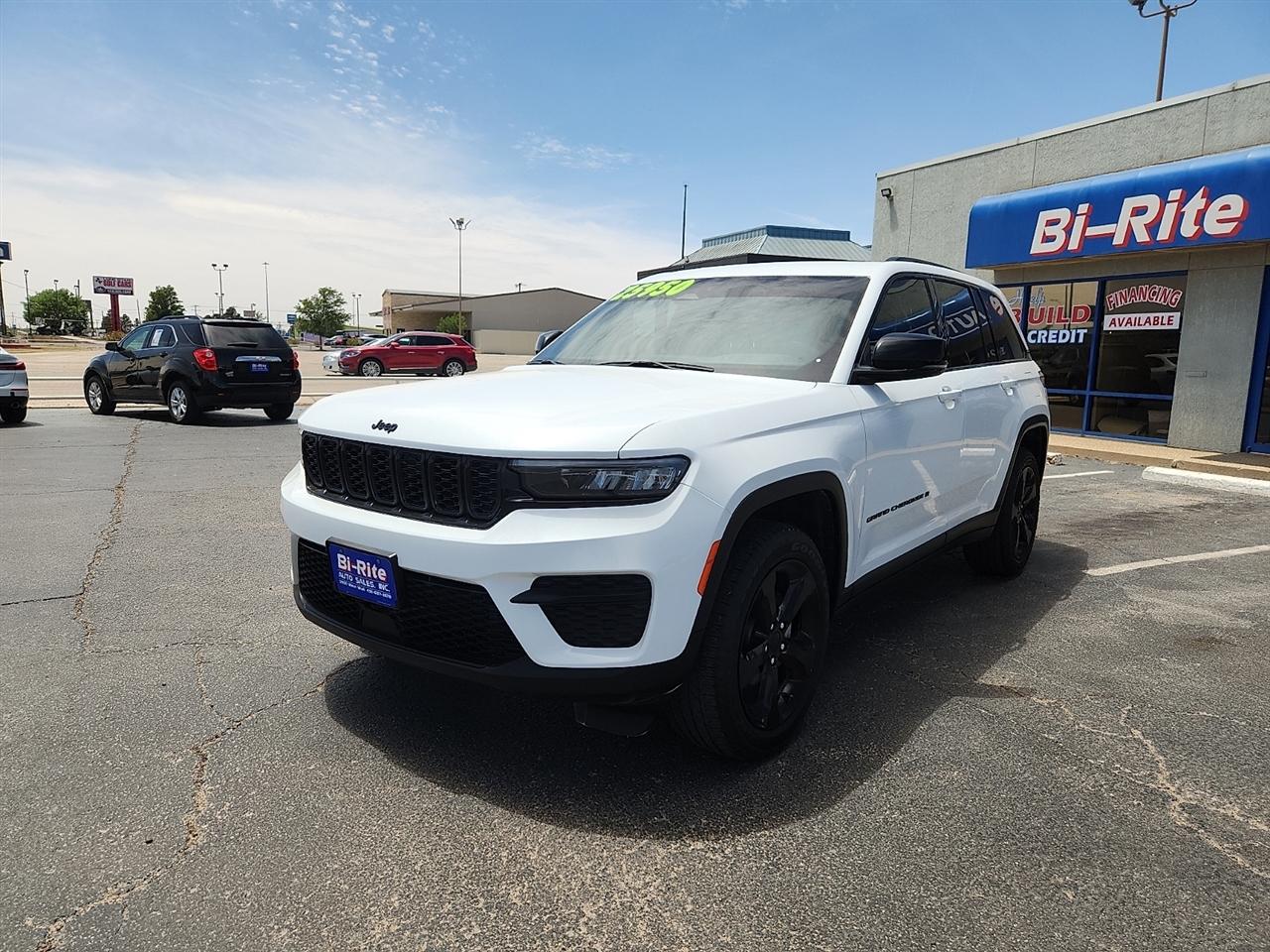 2022 Jeep Grand Cherokee Laredo 4WD