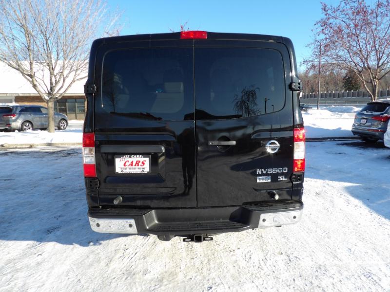 Nissan NV Passenger 3500 SL V8 2013