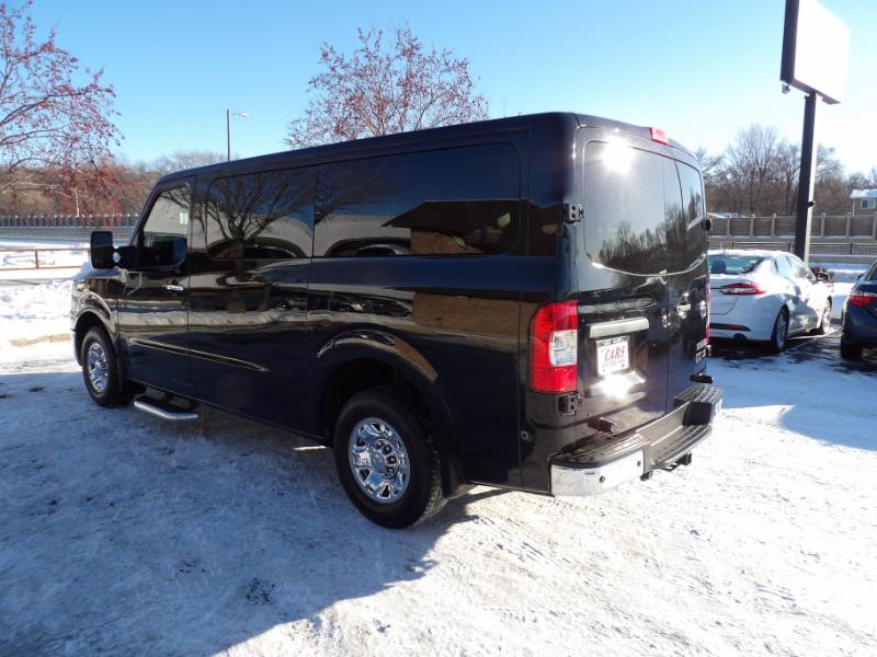 Nissan NV Passenger 3500 SL V8 2013