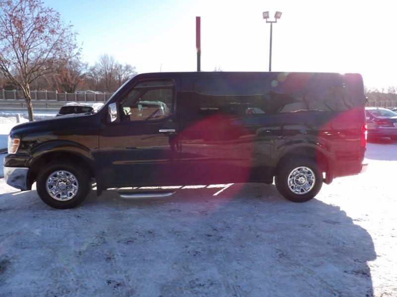 Nissan NV Passenger 3500 SL V8 2013
