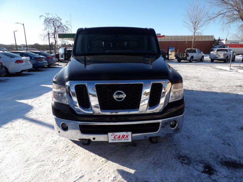Nissan NV Passenger 3500 SL V8 2013