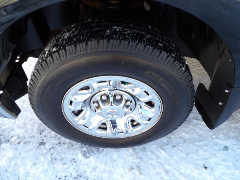 Nissan NV Passenger 3500 SL V8 2013