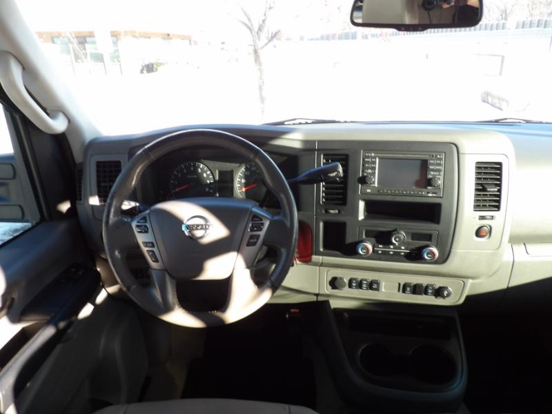 Nissan NV Passenger 3500 SL V8 2013