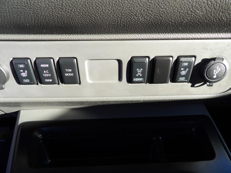 Nissan NV Passenger 3500 SL V8 2013