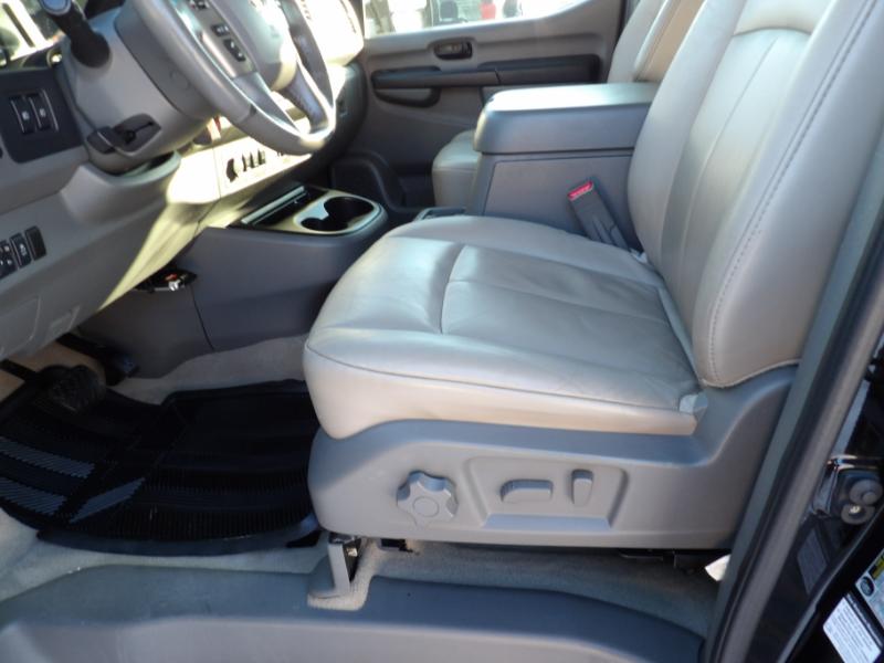 Nissan NV Passenger 3500 SL V8 2013