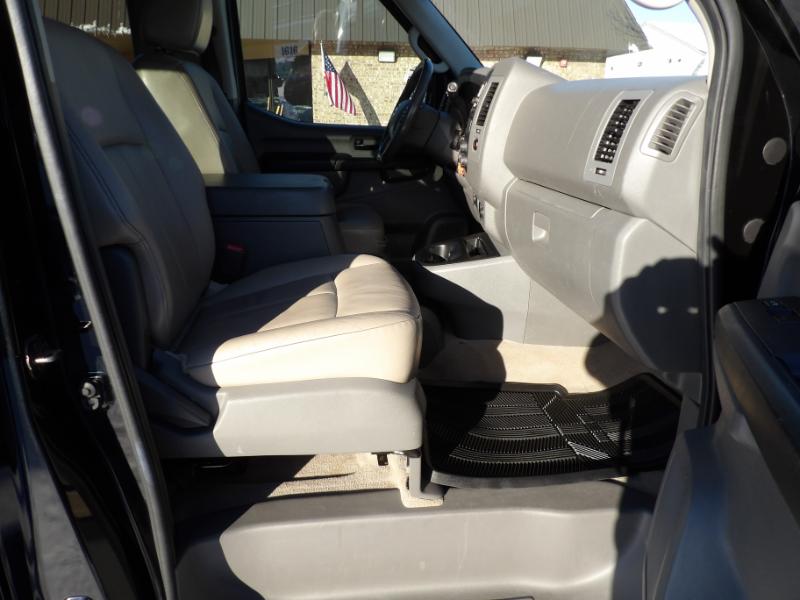 Nissan NV Passenger 3500 SL V8 2013