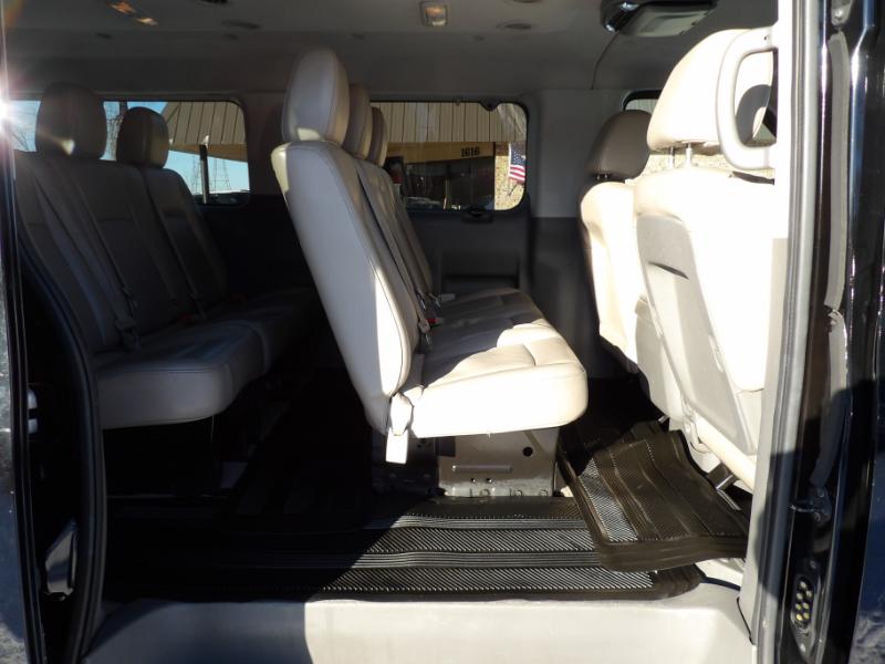 Nissan NV Passenger 3500 SL V8 2013