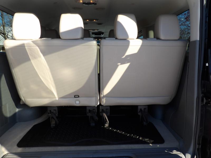 Nissan NV Passenger 3500 SL V8 2013