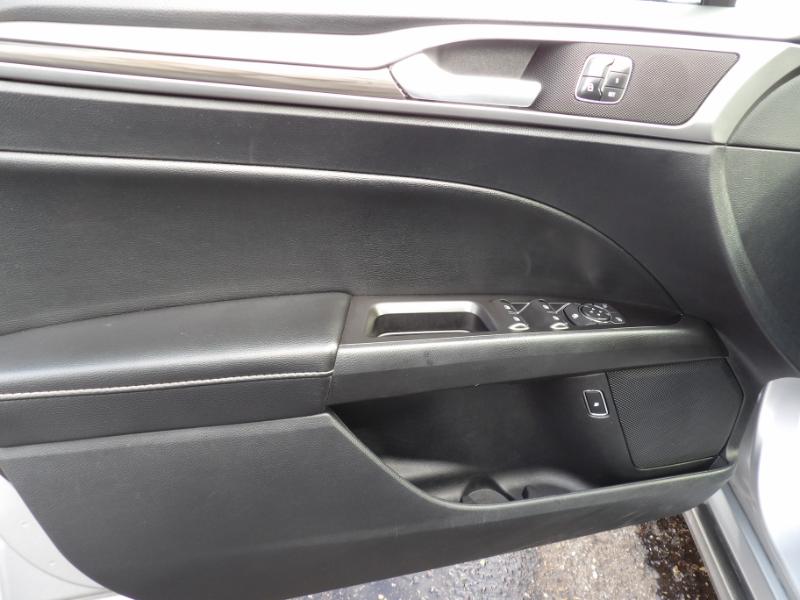 Ford Fusion Hybrid SEL 2020