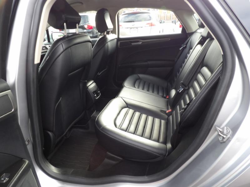 Ford Fusion Hybrid SEL 2020