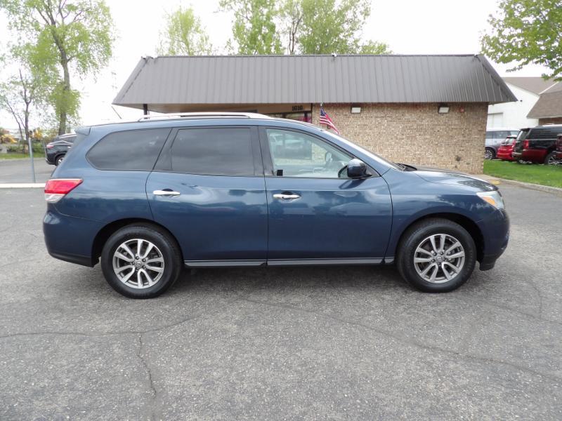 Nissan Pathfinder SV 4WD 2014