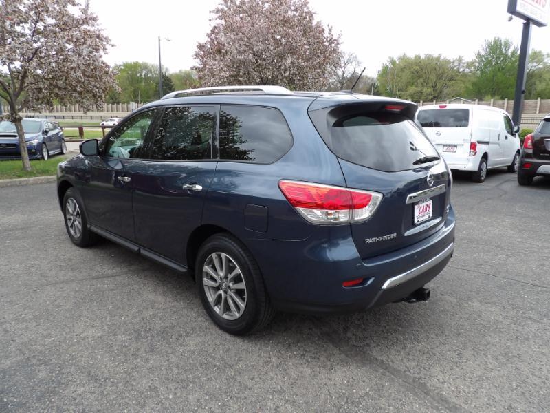 Nissan Pathfinder SV 4WD 2014