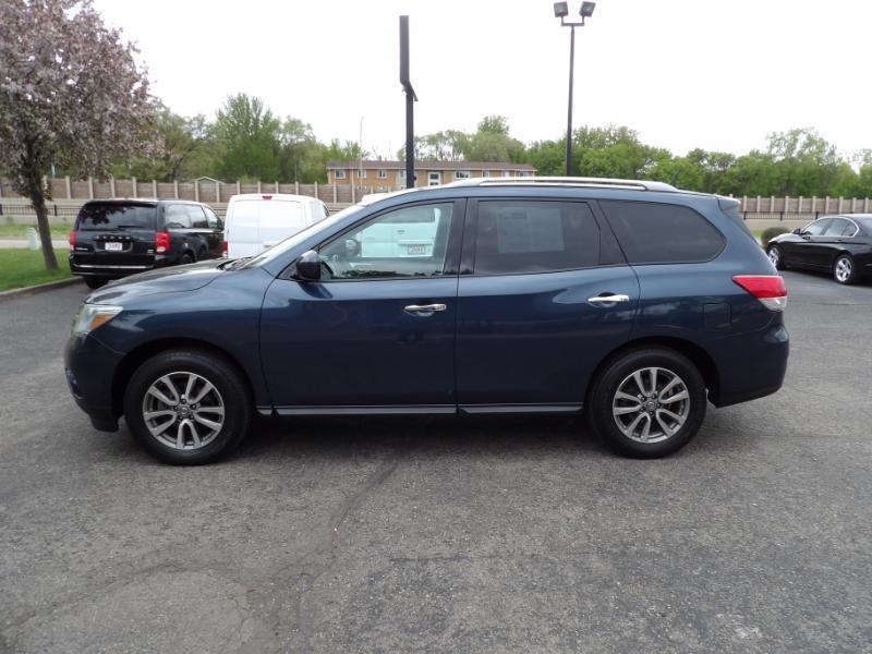 Nissan Pathfinder SV 4WD 2014