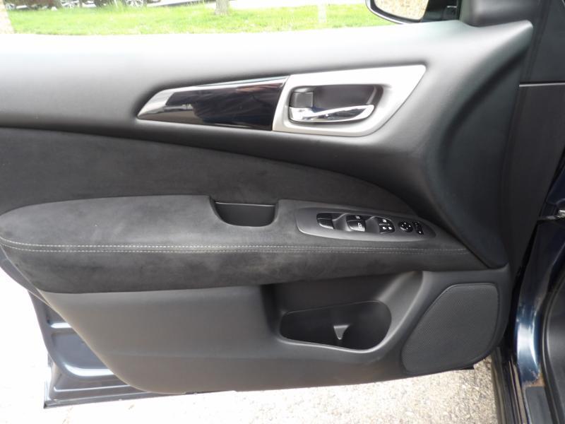Nissan Pathfinder SV 4WD 2014