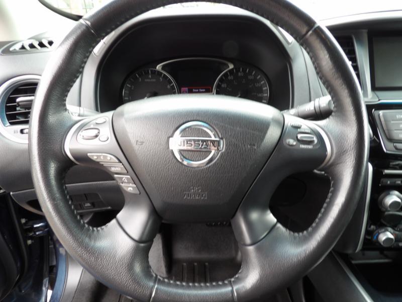 Nissan Pathfinder SV 4WD 2014