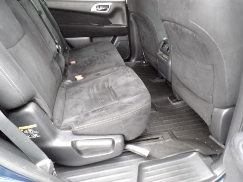 Nissan Pathfinder SV 4WD 2014
