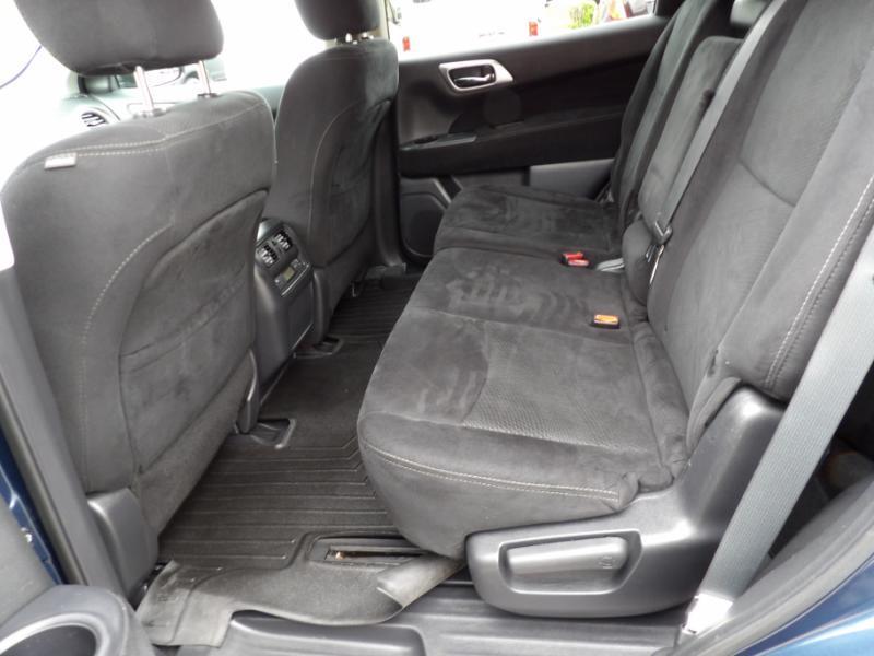 Nissan Pathfinder SV 4WD 2014