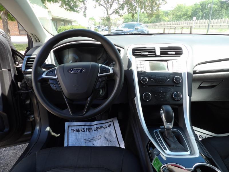 Ford Fusion SE 2016