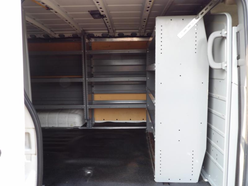 Nissan NV Cargo 2500 HD SV V6 2013