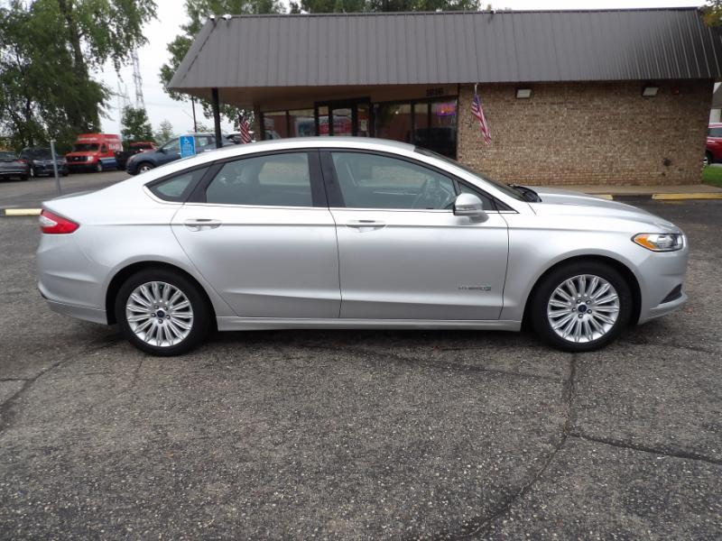 Ford Fusion Hybrid SE 2015