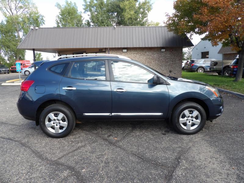 Nissan Rogue Select photo 2