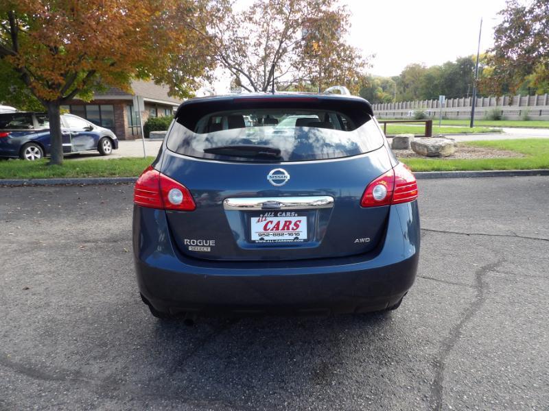 Nissan Rogue Select photo 4