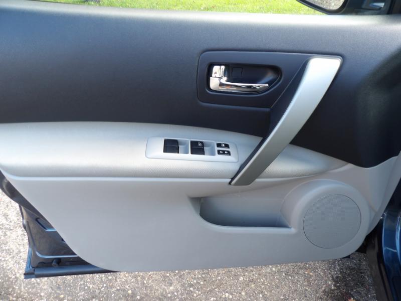 Nissan Rogue Select photo 10