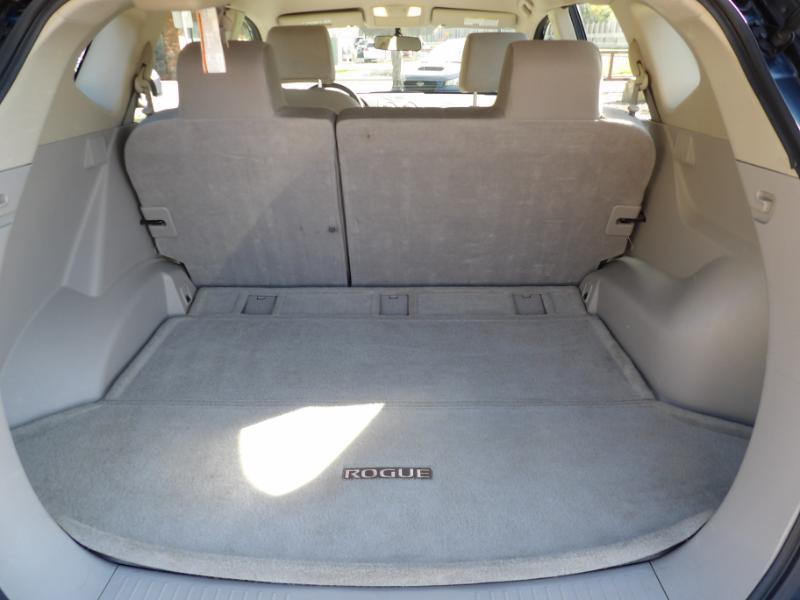 Nissan Rogue Select photo 16
