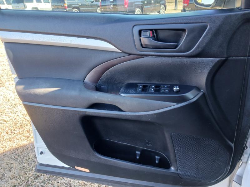 Toyota Highlander LE FWD I4 2016