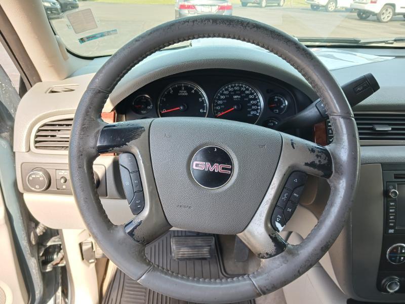 GMC Yukon XL SLT-1 1/2 Ton 4WD 2009