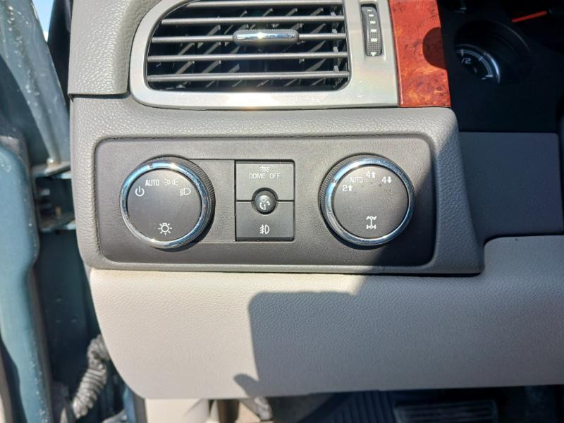 GMC Yukon XL SLT-1 1/2 Ton 4WD 2009